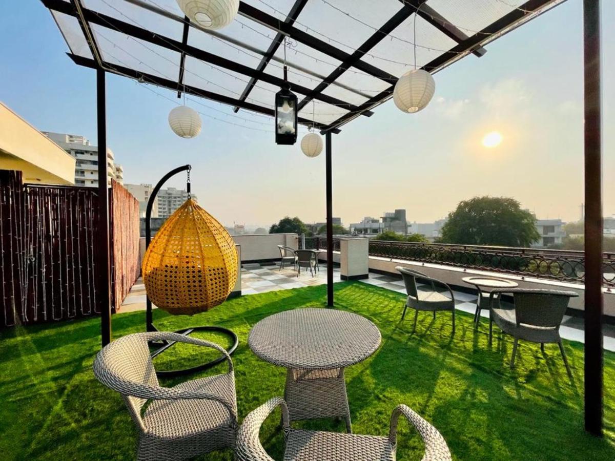 Bluo Studio2 Golf Course Road - Gym, Terrace Garden Gurgaon Eksteriør bilde