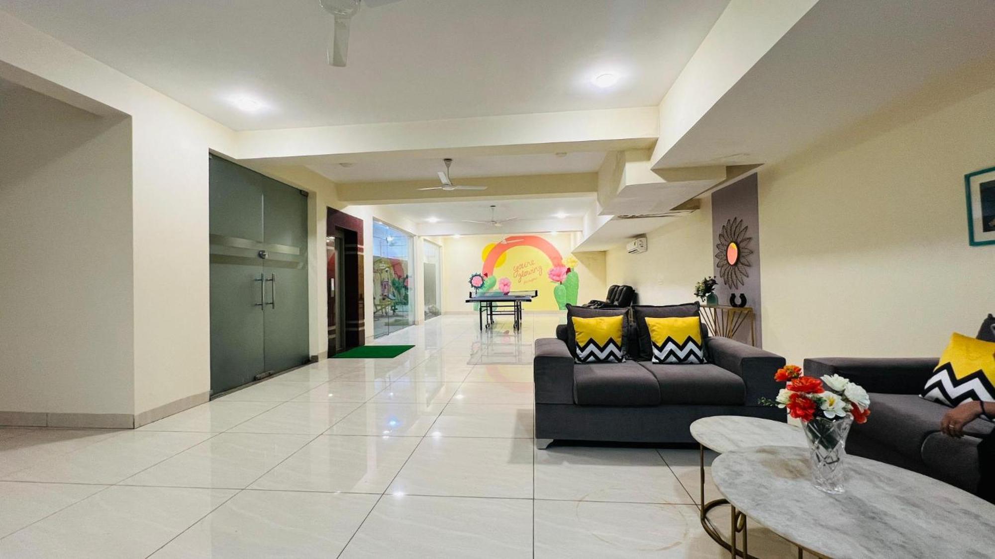 Bluo Studio2 Golf Course Road - Gym, Terrace Garden Gurgaon Eksteriør bilde