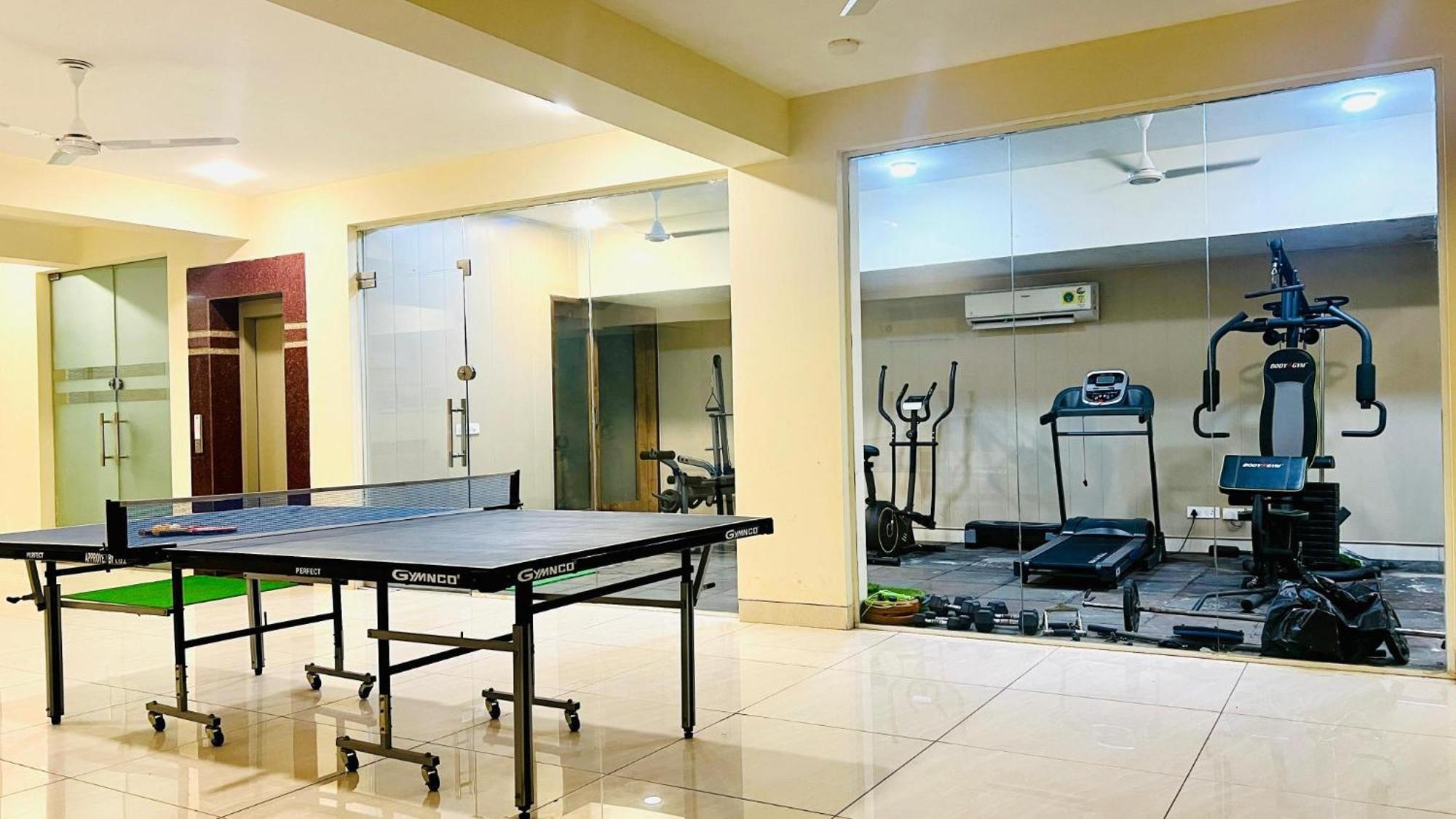 Bluo Studio2 Golf Course Road - Gym, Terrace Garden Gurgaon Eksteriør bilde